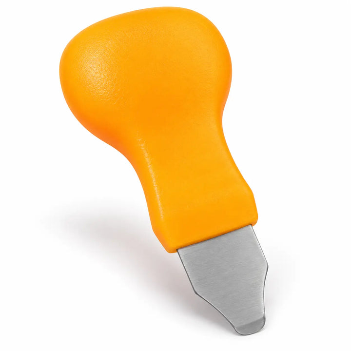 Herramienta naranja para abrir tapas de reloj a presión sobre fondo blanco