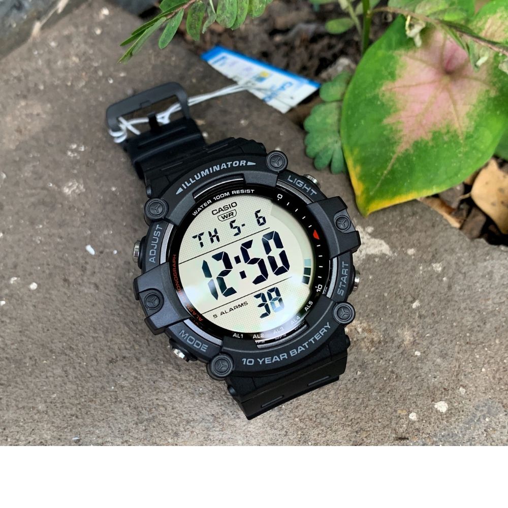 Reloj Casio AE-1500WH-1AV negro resina original en Perú - detalle de esfera y diseño