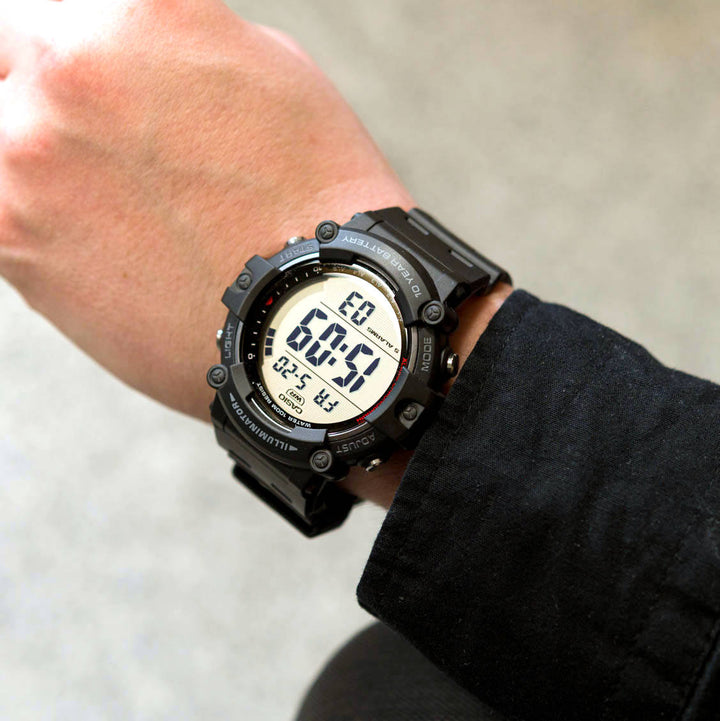 Reloj Casio AE-1500WH-1AV negro resina original en Perú - vista adicional y acabados