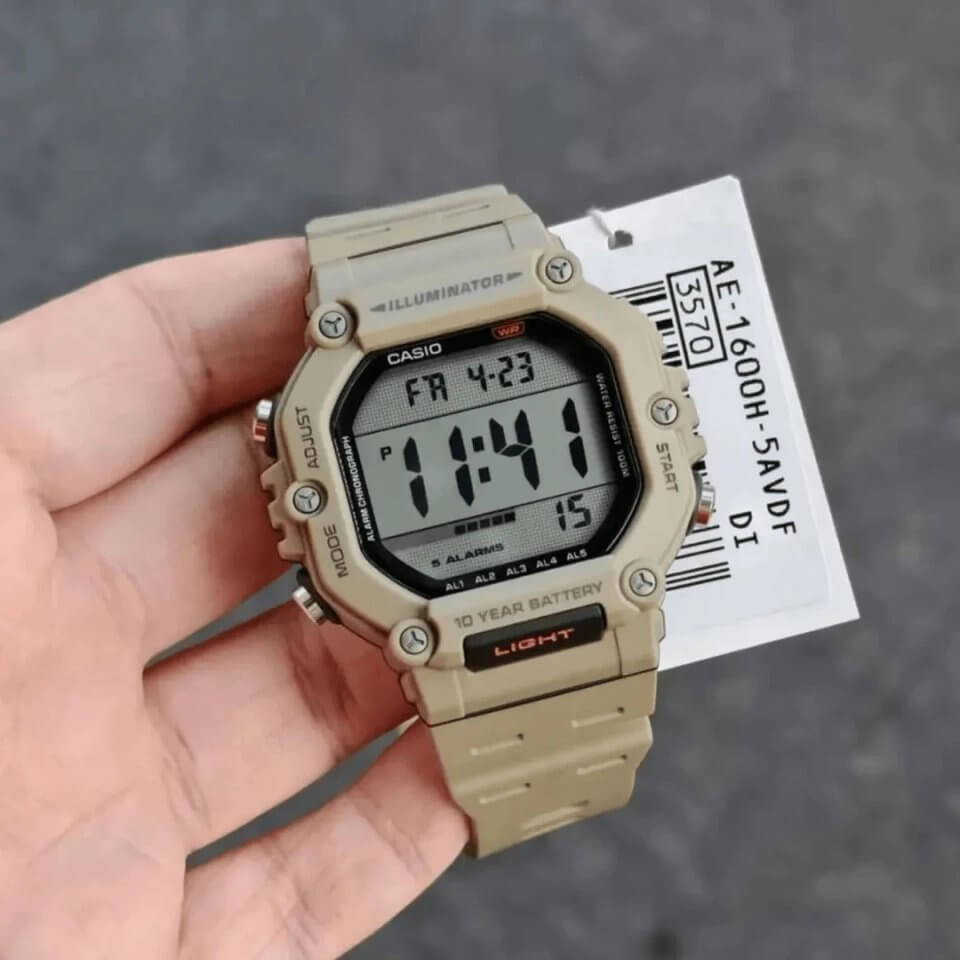 Reloj Casio AE-1600H-5AV marrón arena hombre original en Perú - detalle de esfera o pantalla