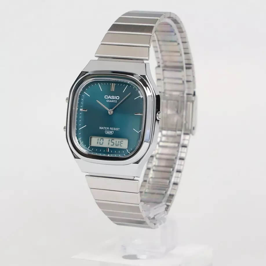 Reloj Casio AQ-240E-3A reloj retro moderno alarma cronómetro vista adicional | Jherr Perú