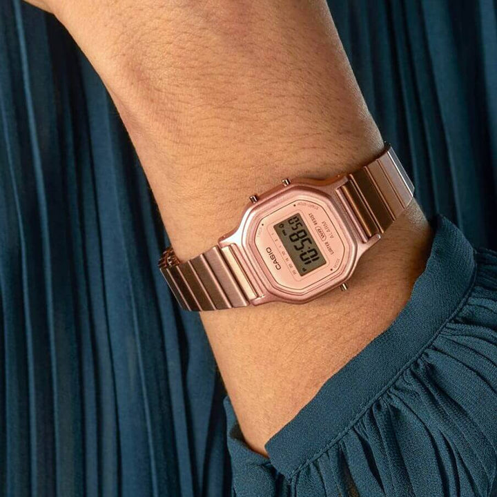 Reloj Casio Vintage LA-11WR-5ADF Digital Mujer Oro rosa Original LA-11WR-5ADF detalle posterior y acabados en Jherr Perú