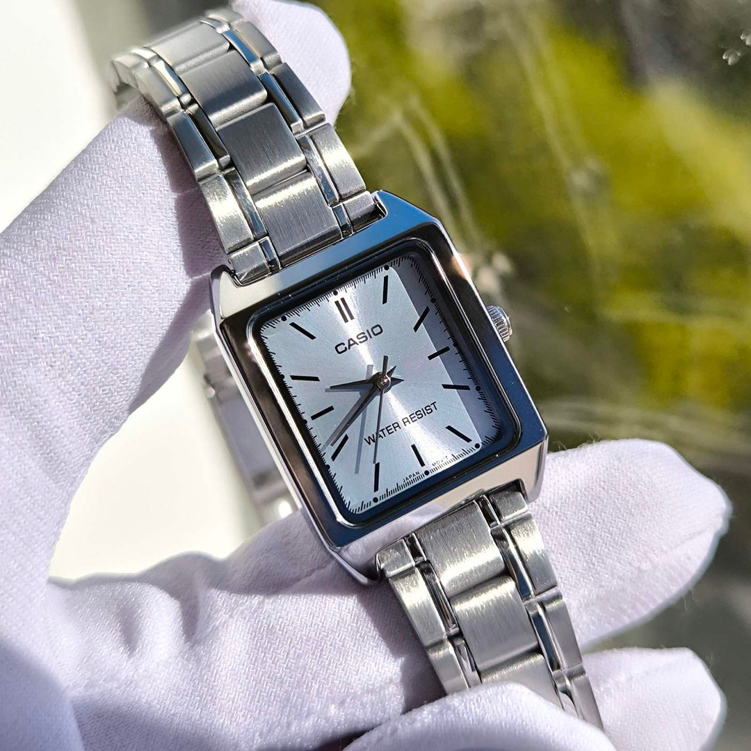 Reloj Casio LTP-V007D-2E azul y plateado acero inoxidable original en Perú - vista adicional y acabados