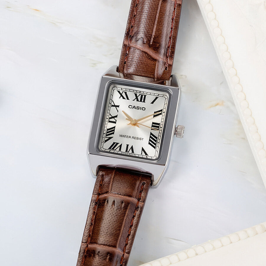 Reloj Casio LTP-V007L-9B champagne y marrón cuero marrón original en Perú - vista adicional y acabados