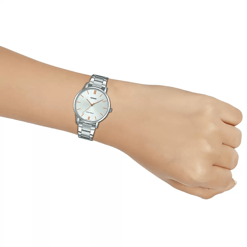 Reloj Casio LTP-VT01D-7BUDF Análogo Mujer Acero Plateado Original foto 2 - reloj Casio original en Perú | Jherr Perú