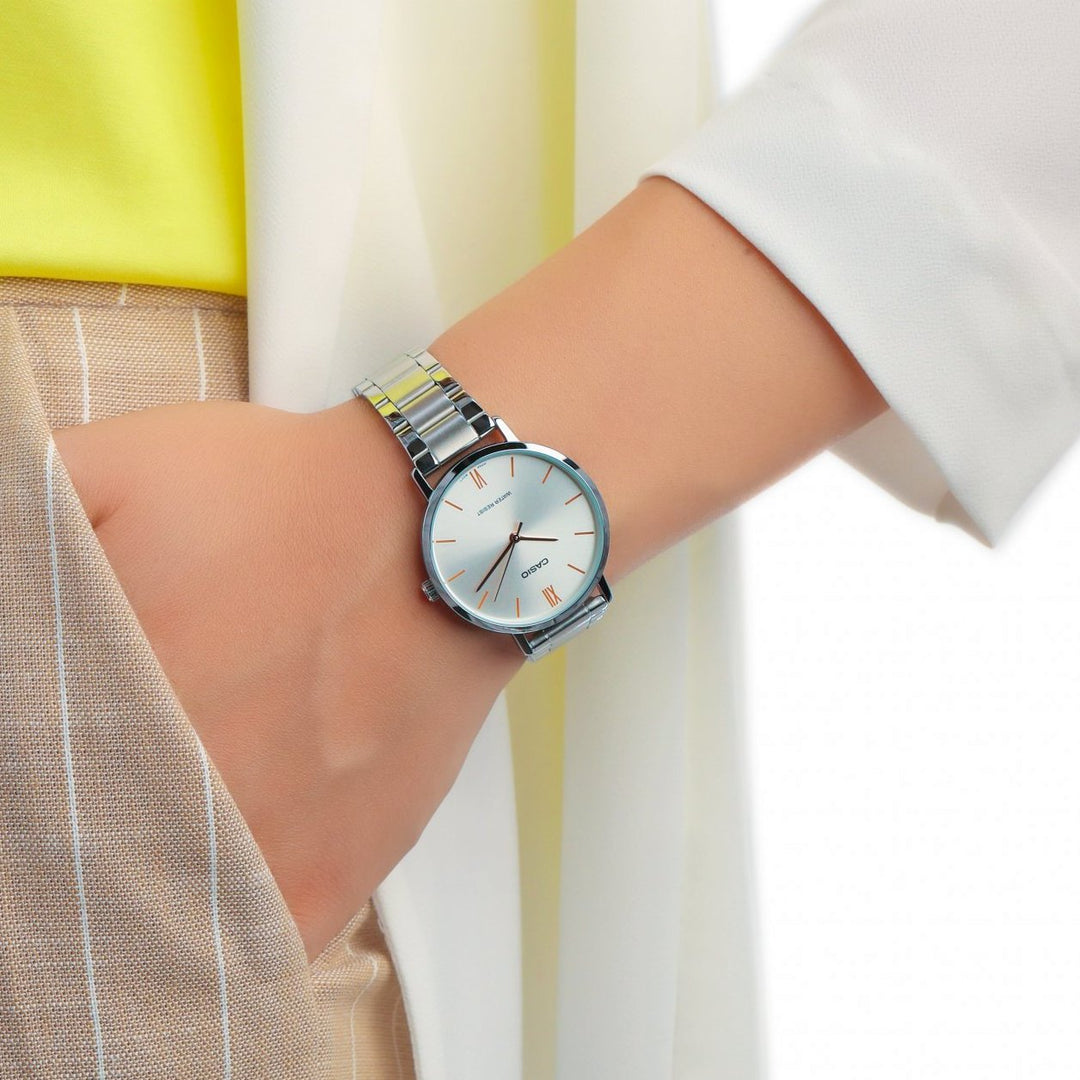 Reloj Casio LTP-VT01D-7BUDF Análogo Mujer Acero Plateado Original foto 3 - reloj Casio original en Perú | Jherr Perú