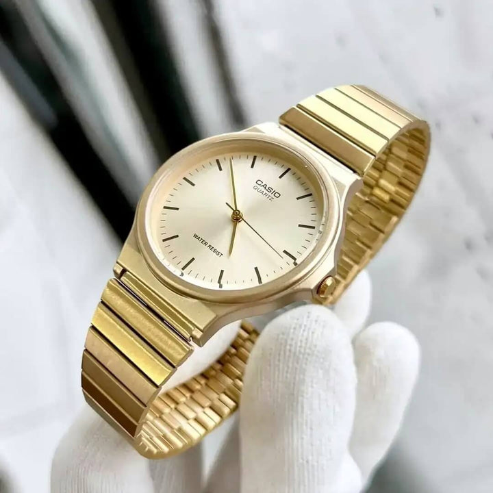 Reloj Casio MQ-24G-9E dorado unisex original en Perú - detalle de caja y correa