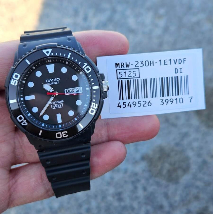 Reloj Casio MRW-230H-1E1V negro hombre original en Perú - detalle de caja y correa