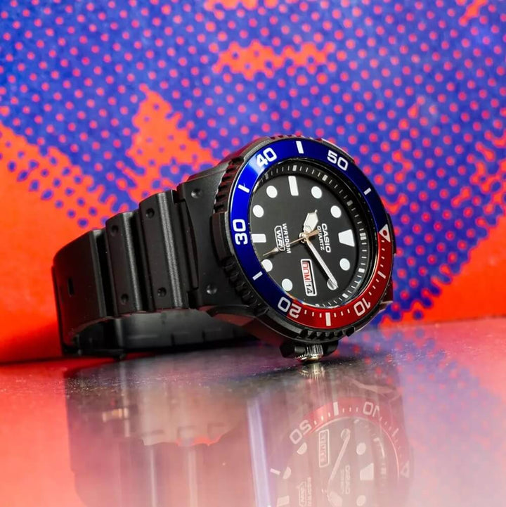 Reloj Casio MRW-230H-1E2V negro con acentos deportivos hombre original en Perú - detalle de esfera o pantalla