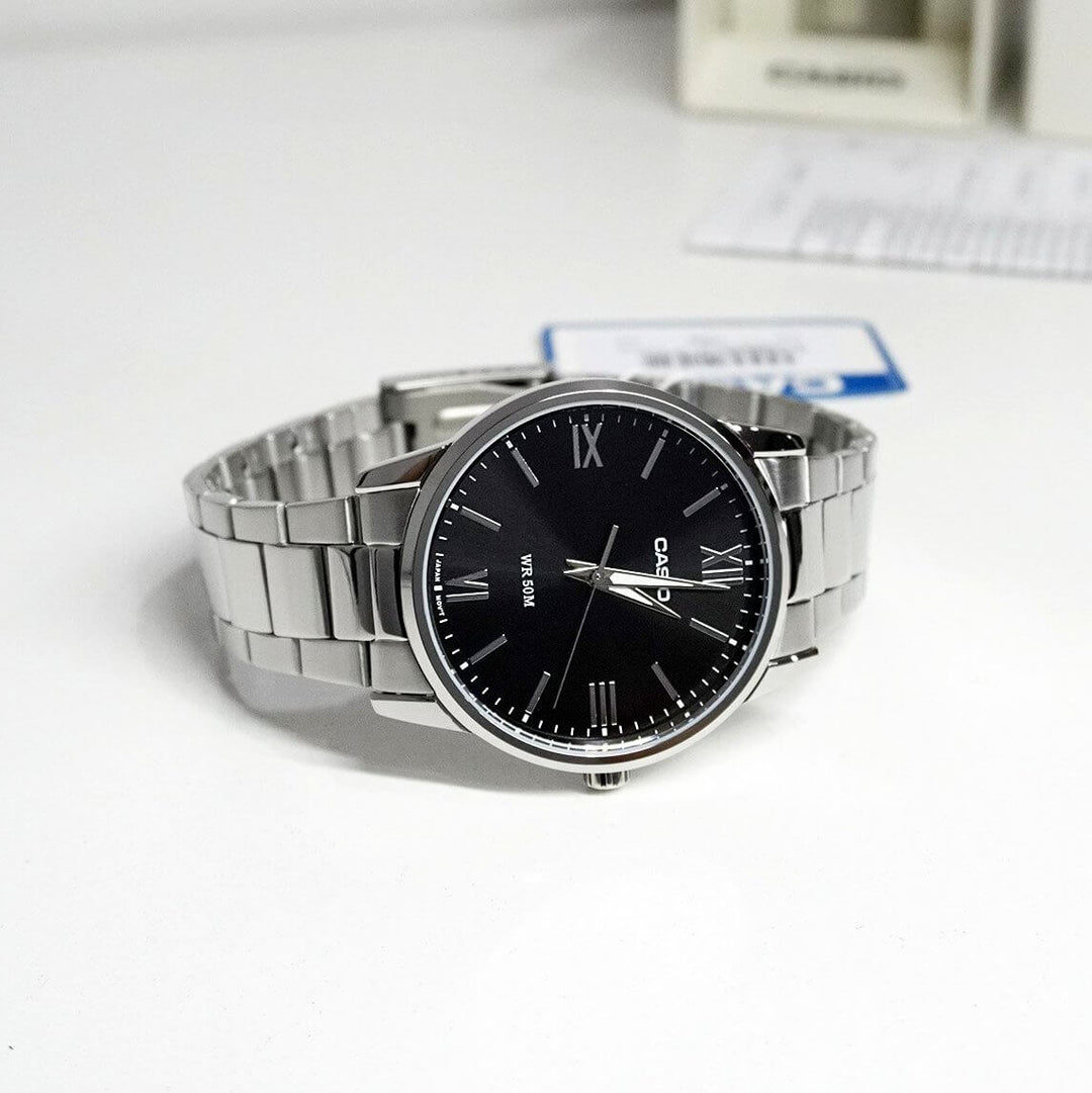 Reloj Casio MTP-1303DD-1A negro y plateado para hombre original en Perú - detalle de caja y correa