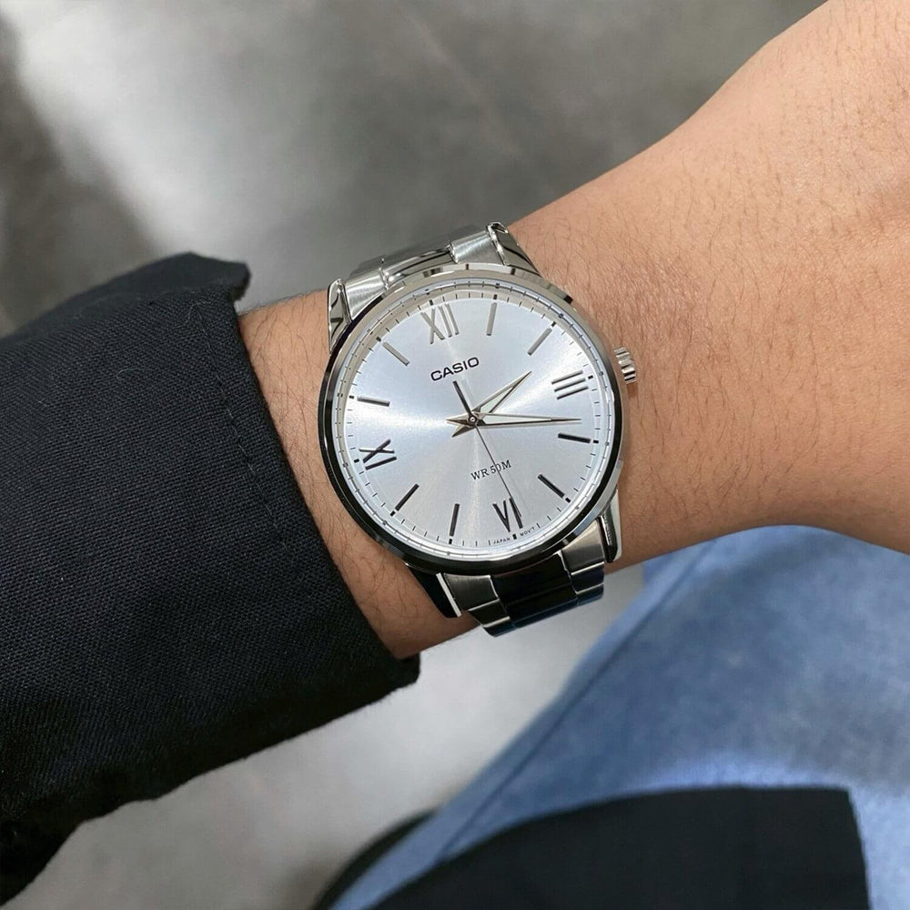 Reloj Casio MTP-1303DD-7A blanco y plateado para hombre original en Perú - detalle de esfera o pantalla