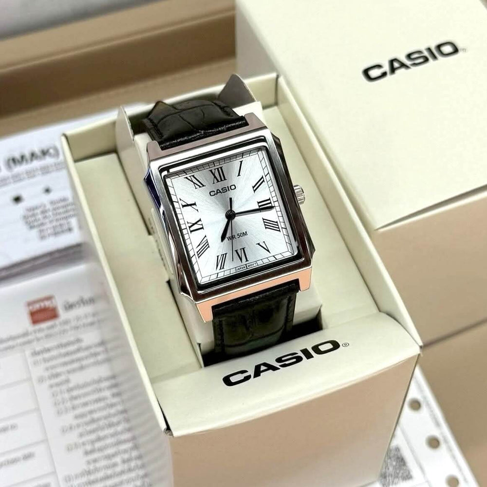 Reloj Casio MTP-B190L-7B plateado, blanco y negro para hombre original en Perú - vista principal