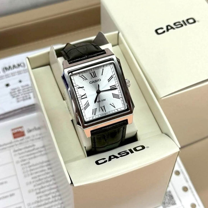 Reloj Casio MTP-B190L-7B plateado, blanco y negro para hombre original en Perú - vista principal