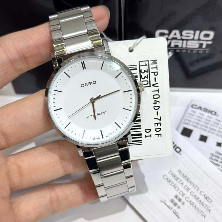 Reloj Casio MTP-VT04D-7E blanco y plateado hombre original en Perú - detalle de esfera o pantalla