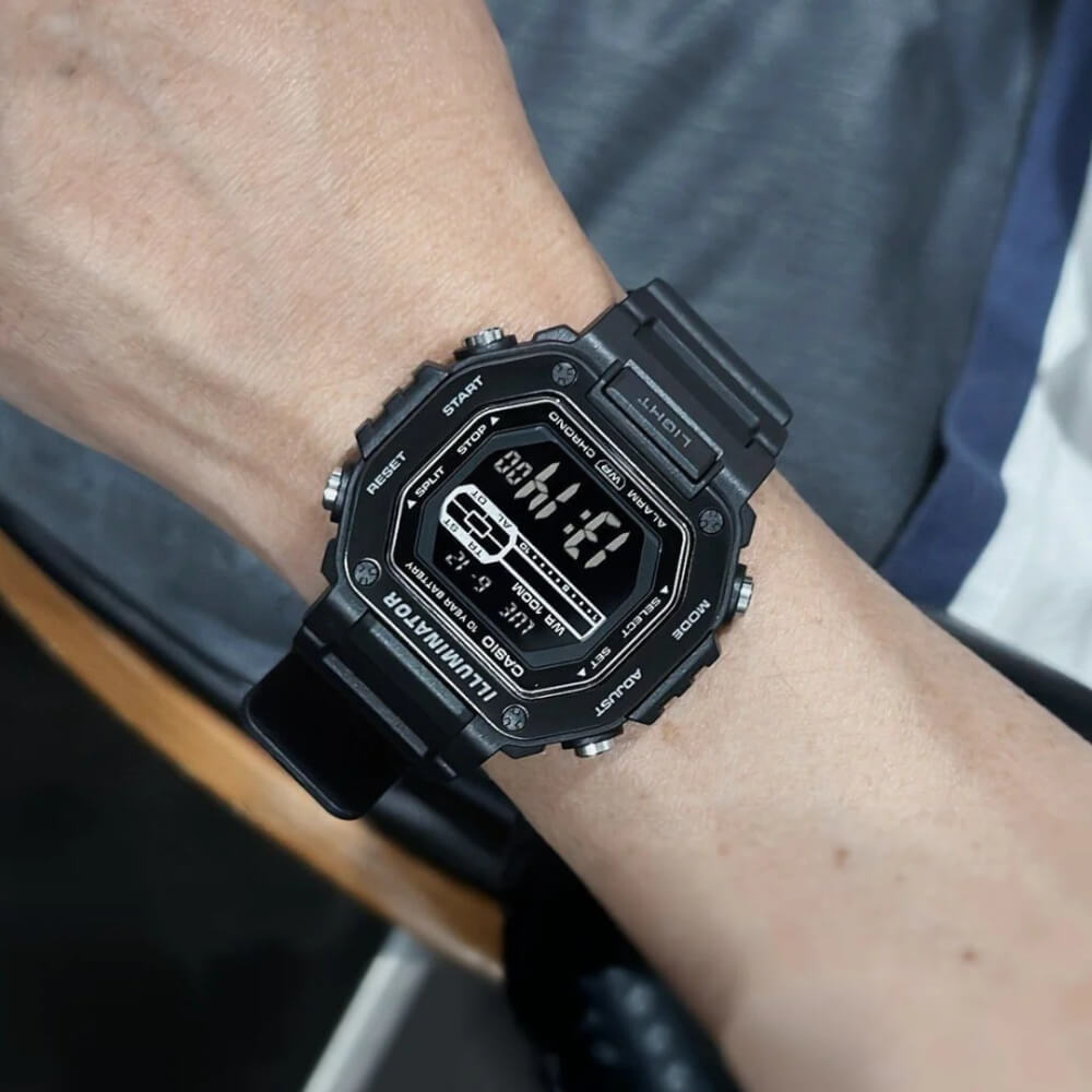 Reloj Casio MWD-110HB-1BV negro hombre original en Perú - detalle de caja y correa