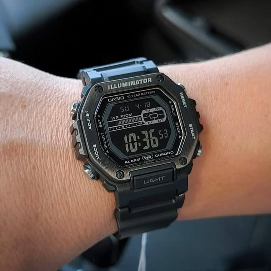 Reloj Casio MWD-110HB-1BV negro hombre original en Perú - detalle de esfera o pantalla