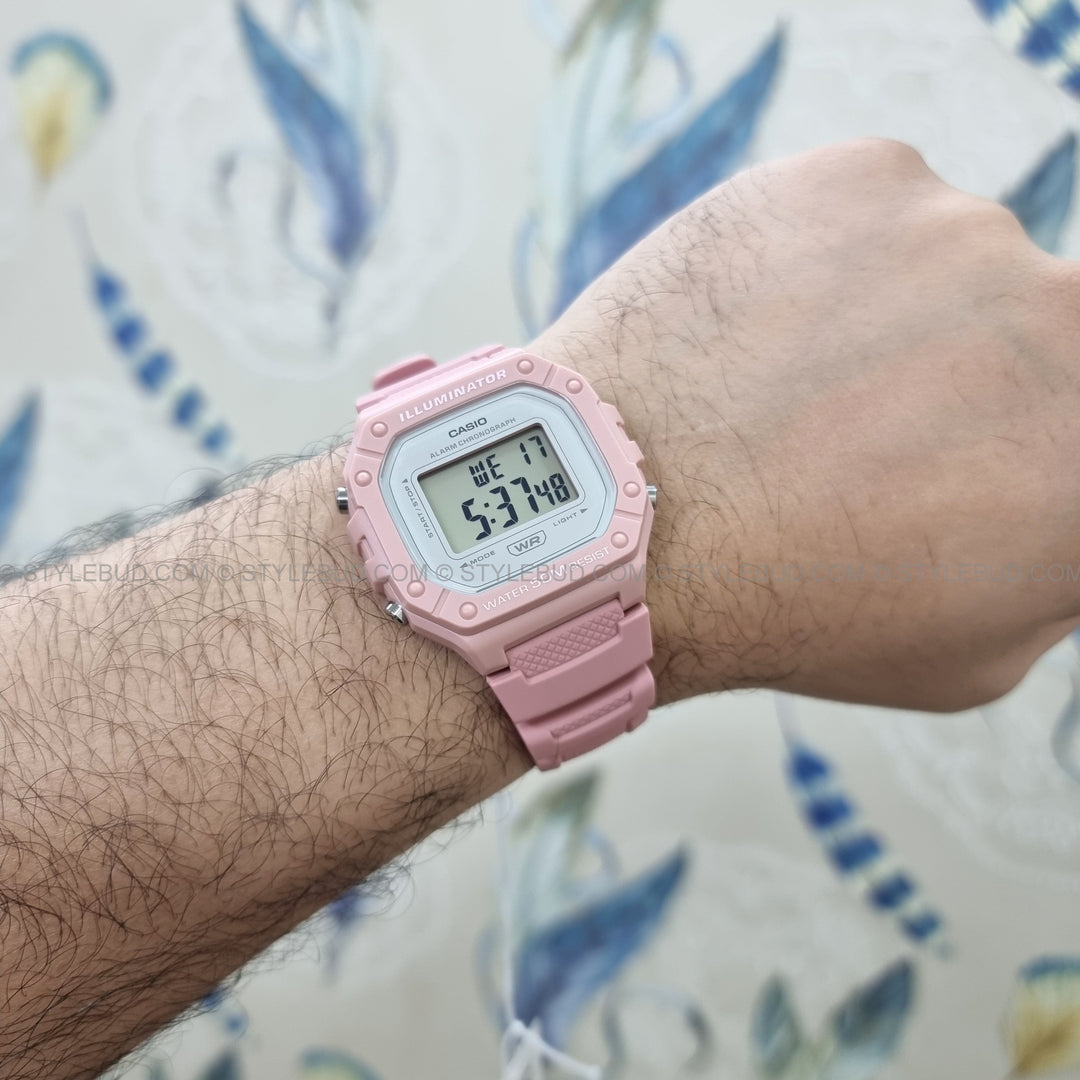 Reloj Casio W-218HC-4AV pantalla cuadrada rosa cronómetro alarma LED detalle | Jherr Perú