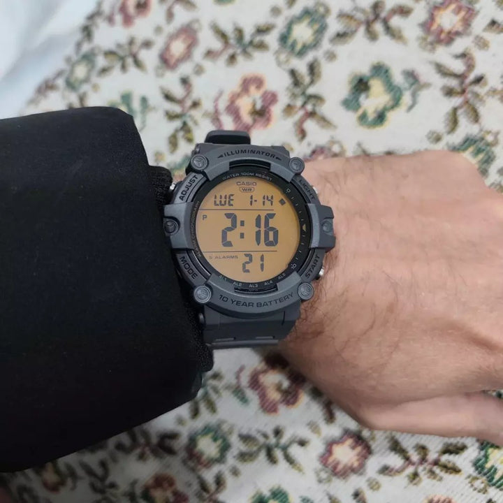 Reloj Casio AE-1500WHC-8AVDF Digital Resina Gris Original AE-1500WHC-8AVDF vista lateral y correa en Jherr Perú