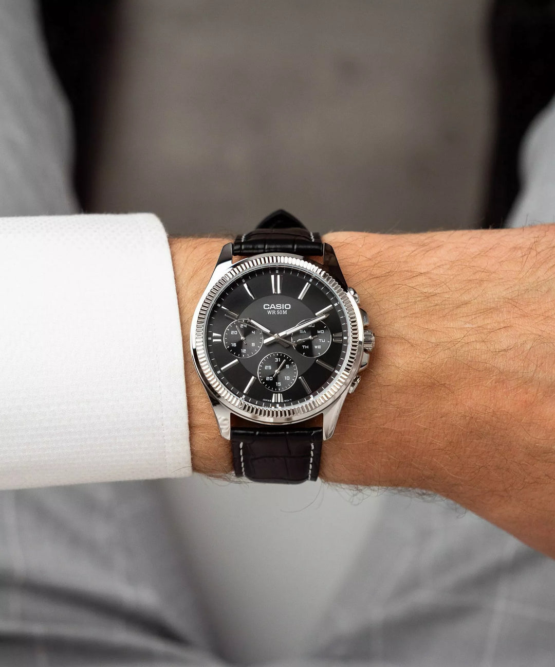 Reloj Casio Hombre MTP-1375L-1A — Multifunción Analógico con Correa de Cuero Negro