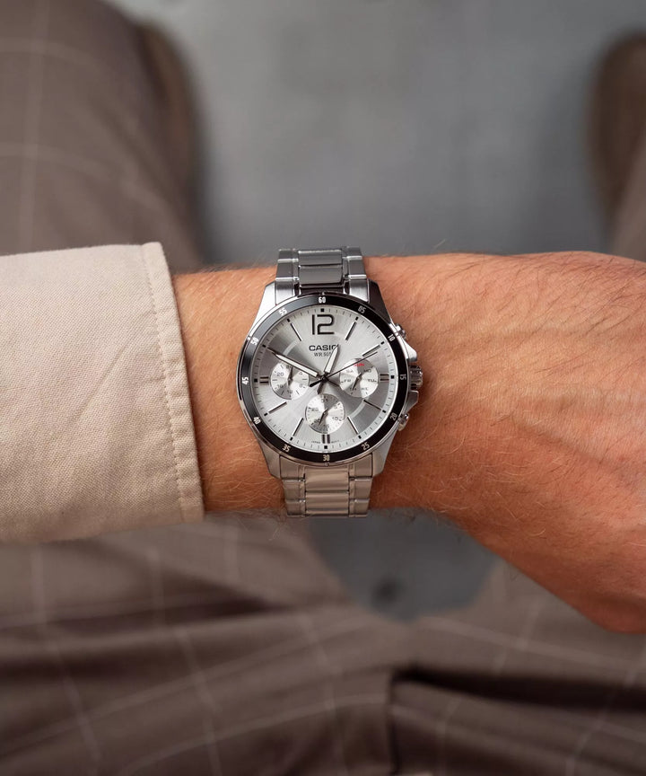Reloj Casio Hombre MTP-1374PD-7A — Multifunción Analógico Correa Acero Blanco