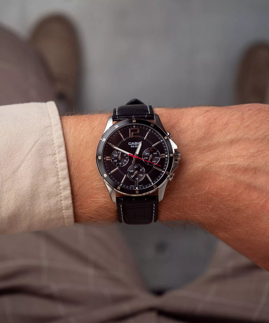 Reloj Casio Hombre MTP-1374PL-1A — Multifunción Analógico Cuero Negro con Detalles Dorados
