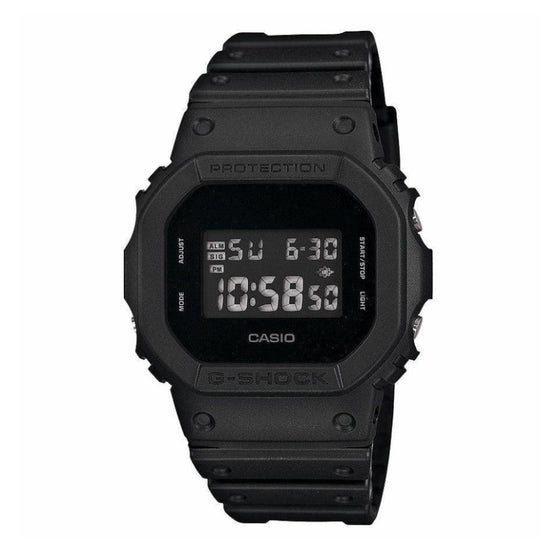 DW-5600BB-1 Casio G-Shock negro mate con pantalla digital oscura y correa de resina.