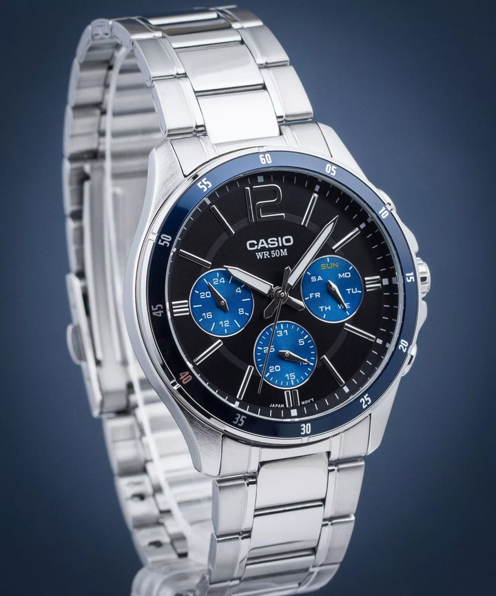Reloj Casio MTP-1374PD-2AVEF Original vista frontal en acero inoxidable con esfera negra y detalles azules.