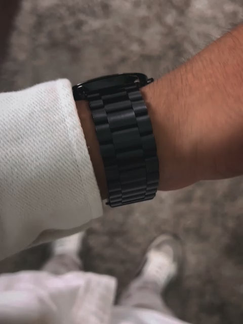 Reloj Hannah Martin negro profesional para oficina o eventos, con estilo minimalista y resistente al agua