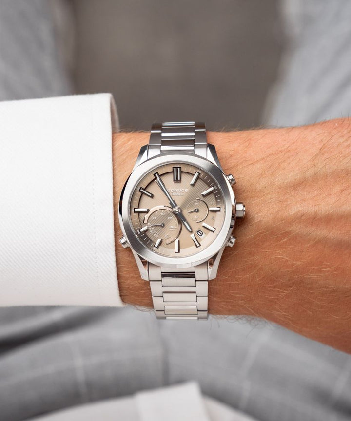 Reloj Casio Edifice EQB-1300D-5A solar bluetooth marrón para hombre original - detalle de esfera caja y brazalete | Jherr Perú