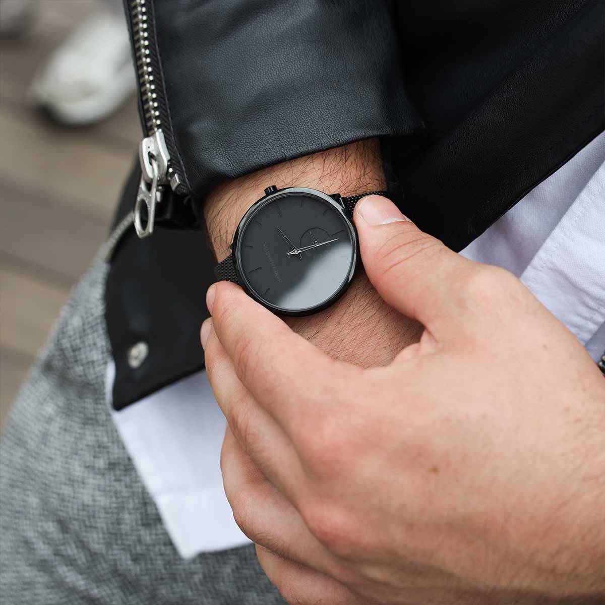 Reloj Hannah Martin Original Negro Mesh con Agujas Celestes - Diseño Minimalista 40mm - Hannah Martin en Perú | Jherr Jewelry
