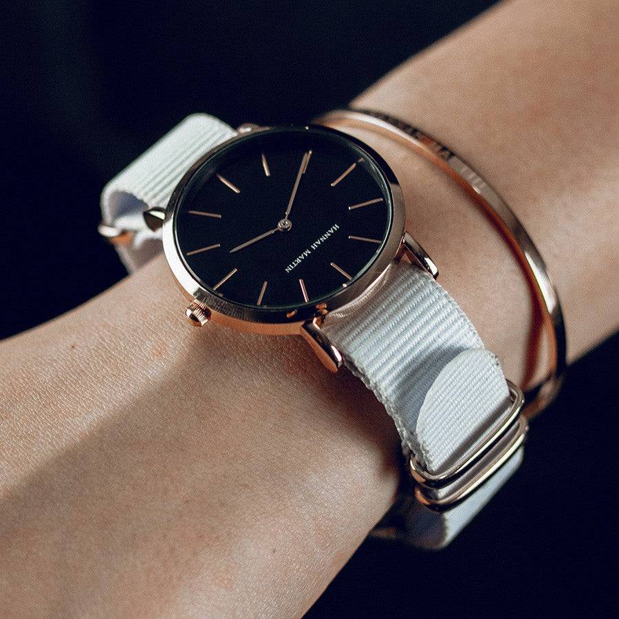Reloj Hannah Martin Oro Rosa Mujer Esfera Negra con Correa NATO Blanca - Diseño Contraste 36mm - Hannah Martin en Perú | Jherr Jewelry