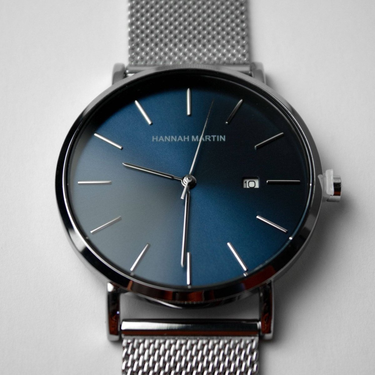 Reloj Hannah Martin Plata Esfera Azul con Mesh Plateado y Fecha - Diseño Ejecutivo 40mm - Hannah Martin en Perú | Jherr Jewelry