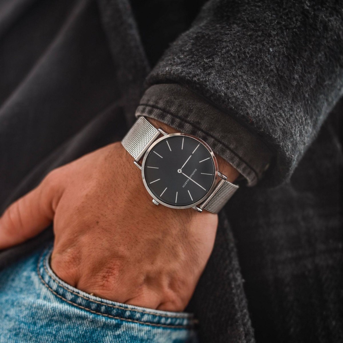 Reloj Hannah Martin Plata Esfera Azul con Mesh Plateado y Fecha - Diseño Ejecutivo 40mm - Hannah Martin en Perú | Jherr Jewelry