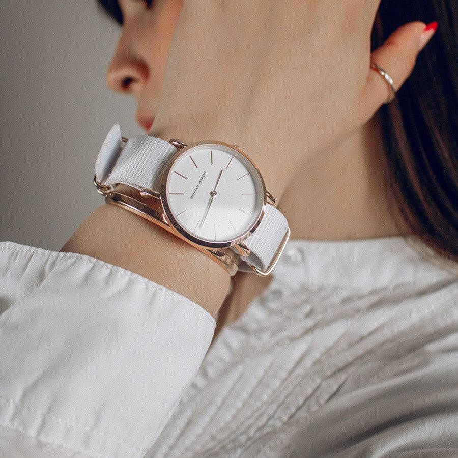 Reloj Hannah Martin Oro Rosa Mujer Esfera Blanca con Correa NATO Blanca - Diseño Minimalista 36mm - Hannah Martin en Perú | Jherr Jewelry